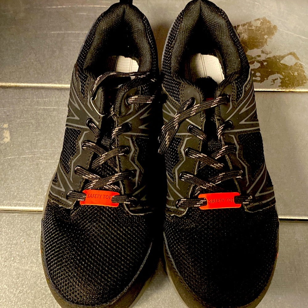 Brand new Merrell work shoes slip resistant